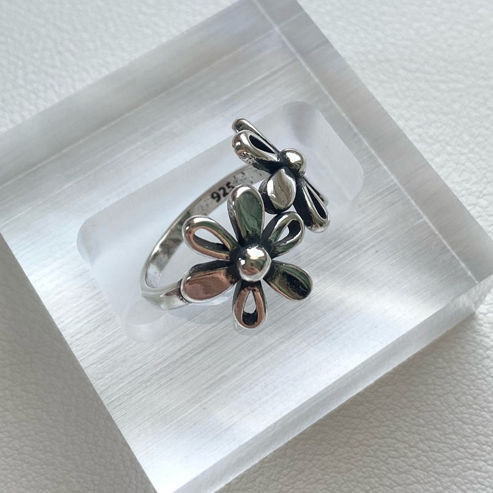Silver Flower ring - Picture 2 of 3